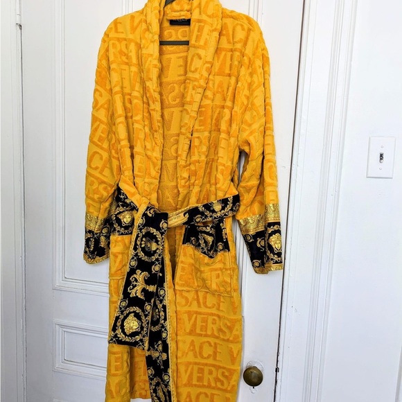 genuine Versace gold robe with box.
Barely worn, retails for $725 - Picture 4 of 5